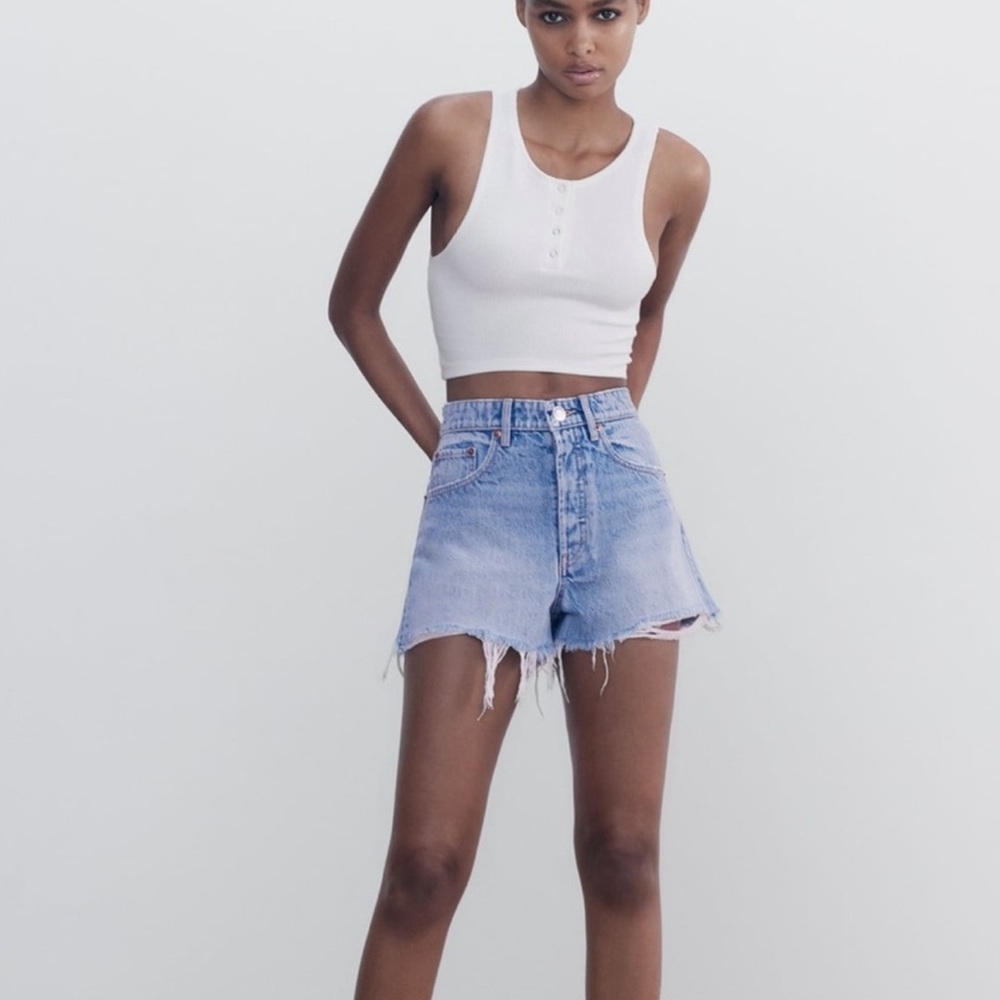 ZARA FRAYED HI RISE DENIM SHORTS